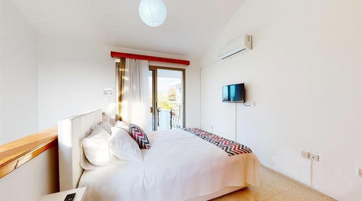 Templos Homes Кирения Екстериор снимка